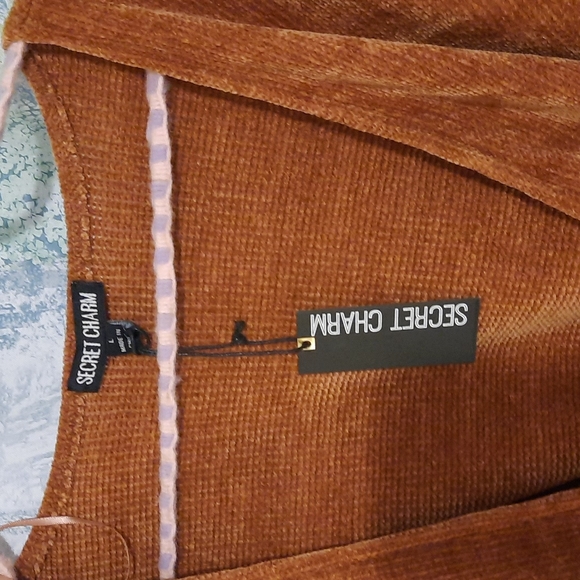 Ribbed texture long sleeve camel color wrap tie shirt size large secret charm - Picture 2 of 5